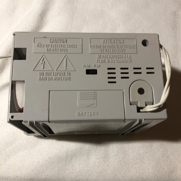 P’jammer AM FM Clock Radio Retro Vintage Alarm Clock - Picture 4 of 4